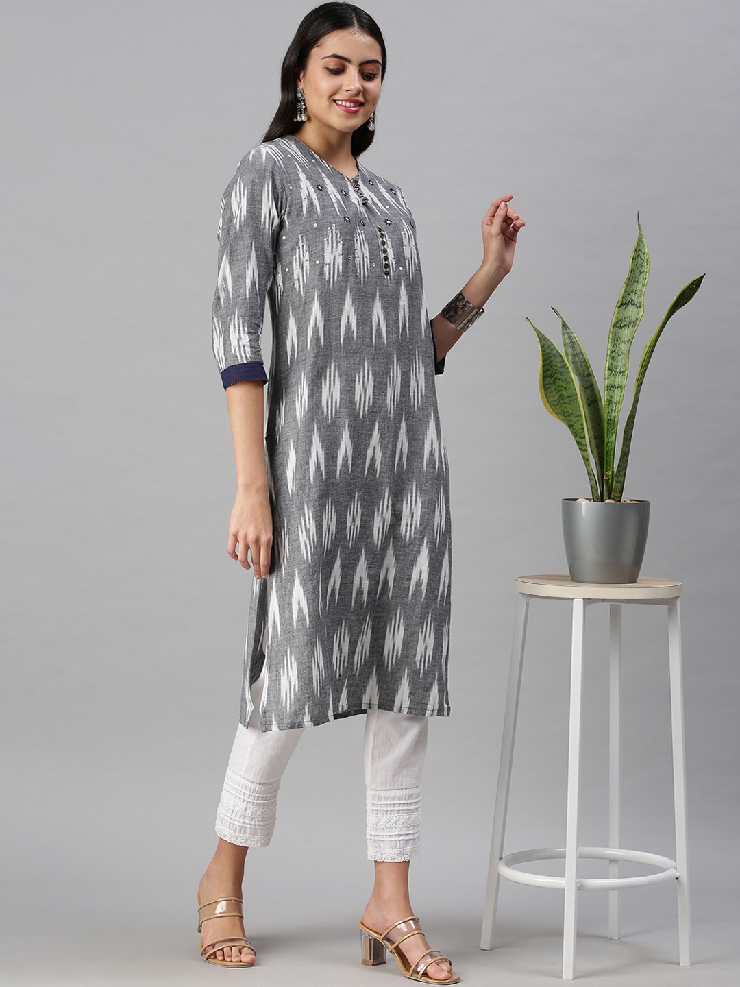 

SHOWOFF Women Grey & White Ikat Printed Thread Work Cotton Kurta