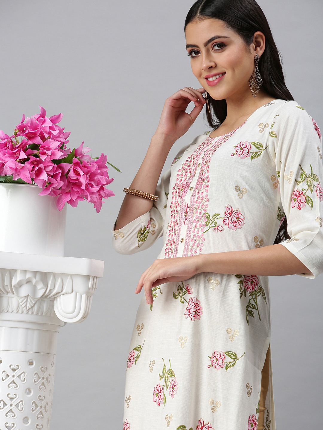 

SHOWOFF Women White & Pink Floral Printed Thread Work Cotton Kurta
