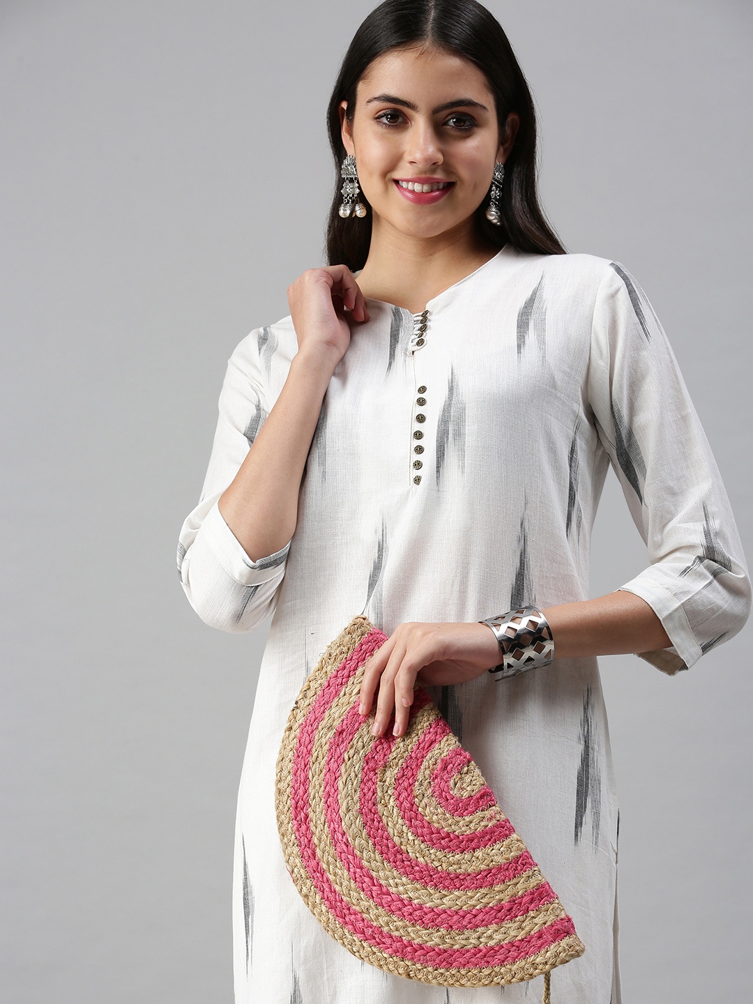 

SHOWOFF Women White Embroidered Thread Work Kurta