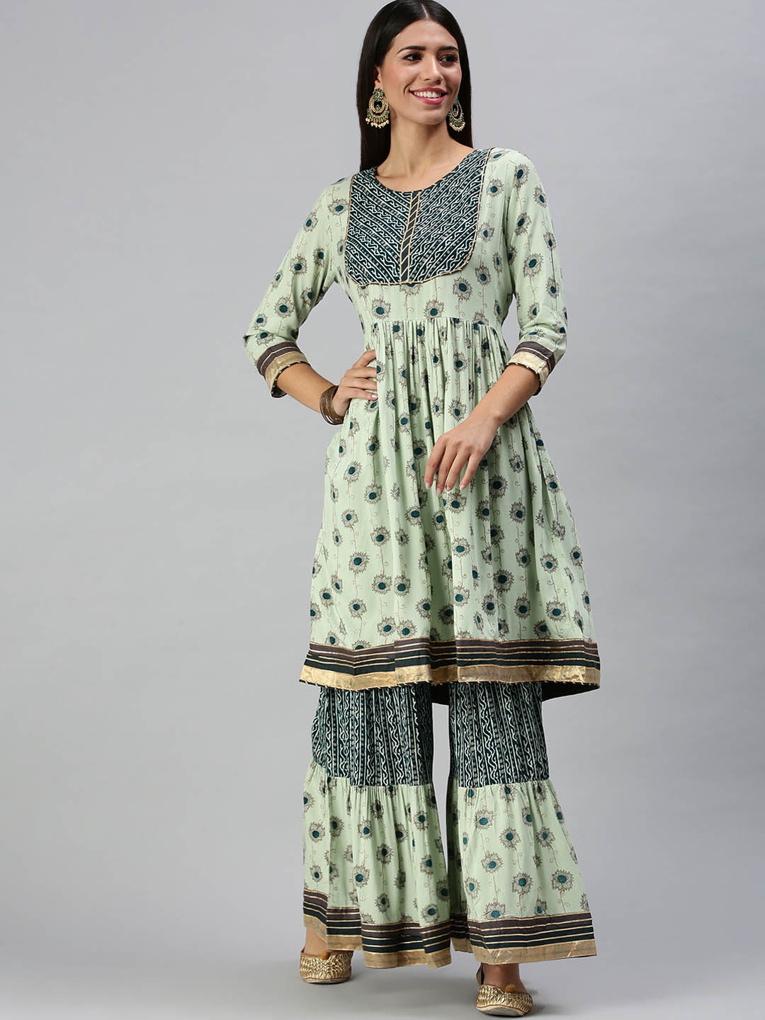 

SHOWOFF Women Green Floral Embroidered Empire Gotta Patti Kurta With Sharara