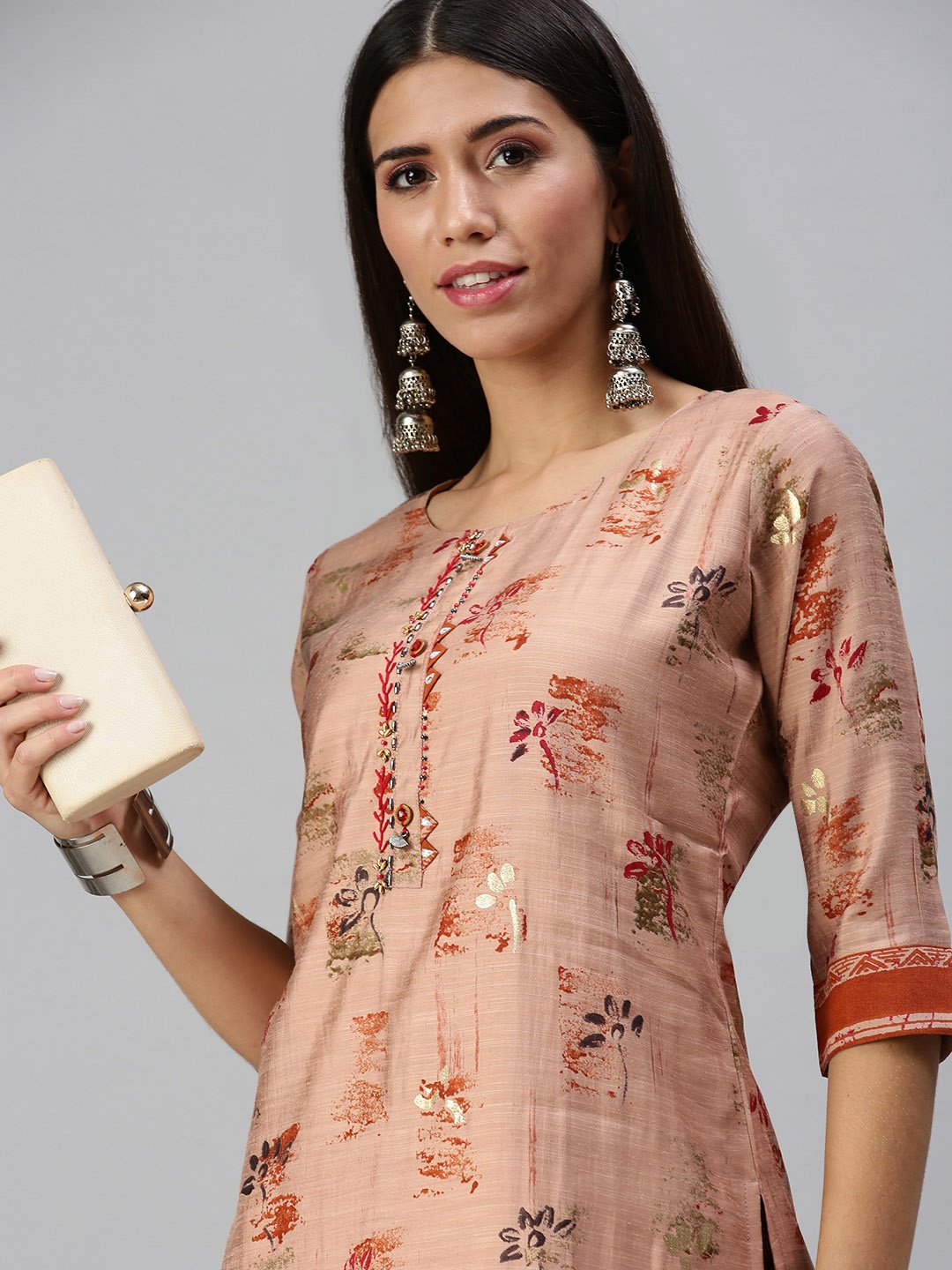 

SHOWOFF Women Peach-Coloured Floral Printed Beads and Stones Kurta with Trousers