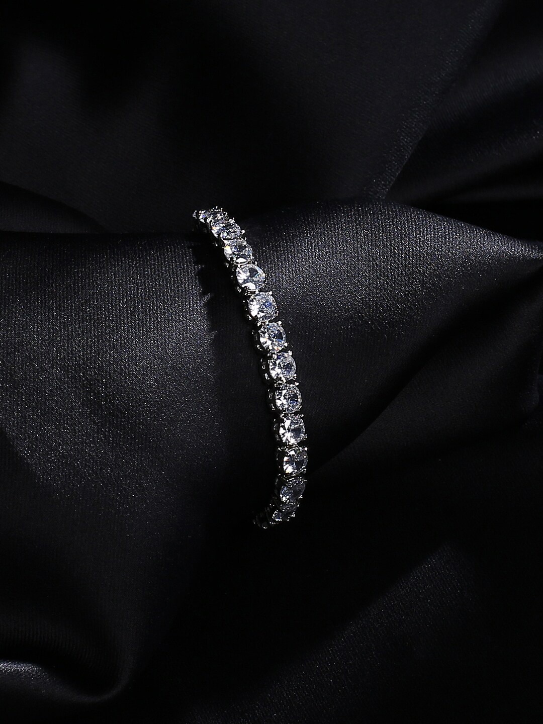 

justpeachy Women Silver-Toned Brass American Diamond Silver-Plated Armlet Bracelet