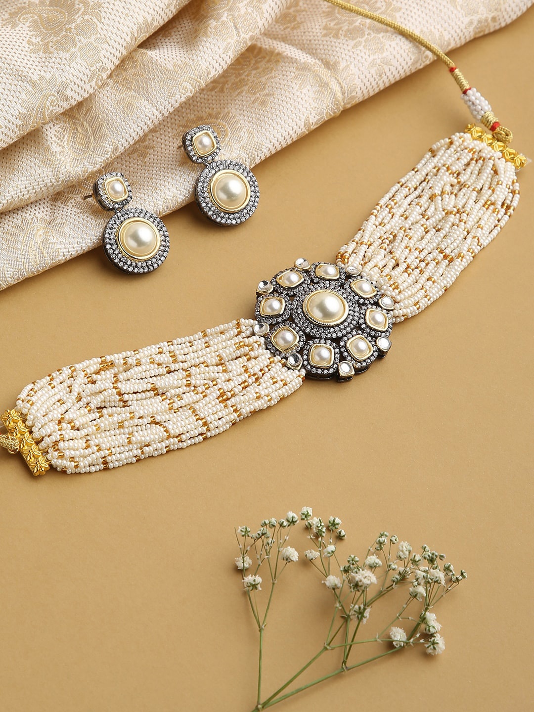 

justpeachy Women White Stoned-Studded & Beaded Choker Jewellery Set