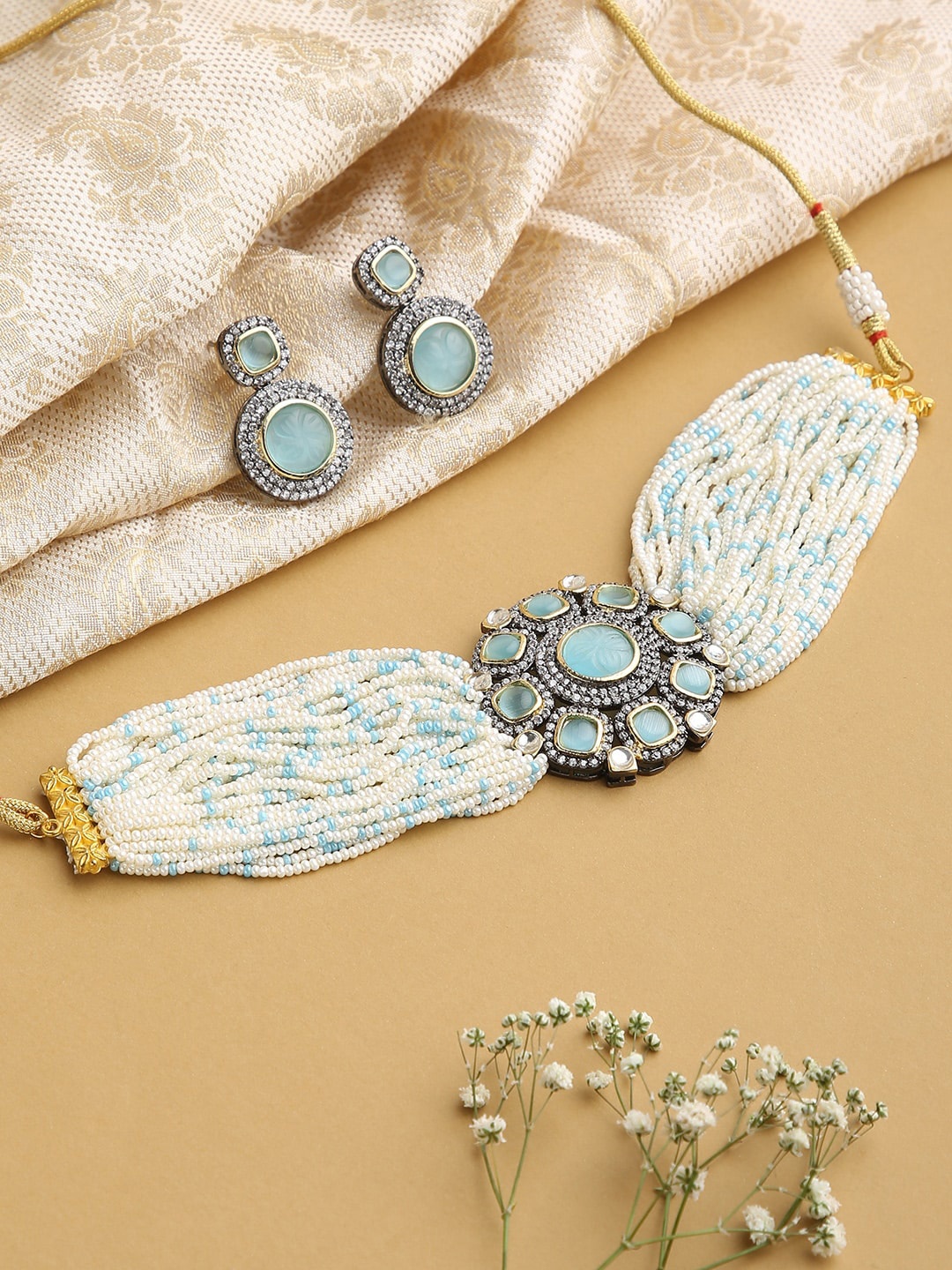 

justpeachy Women Blue & White Stoned-Studded & Beaded Choker Jewellery Set