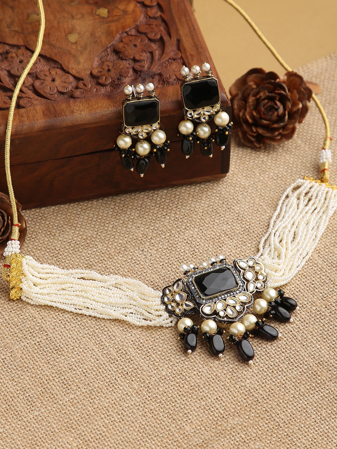 

justpeachy Black Stone-Studded & Beaded Jewellery Set