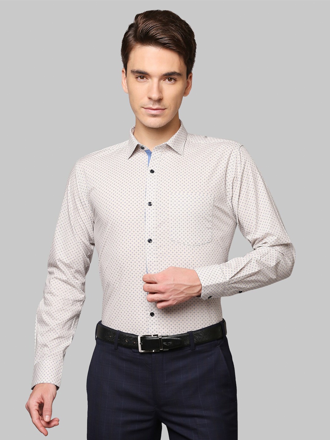 

Park Avenue Men Beige Slim Fit Printed Cotton Formal Shirt
