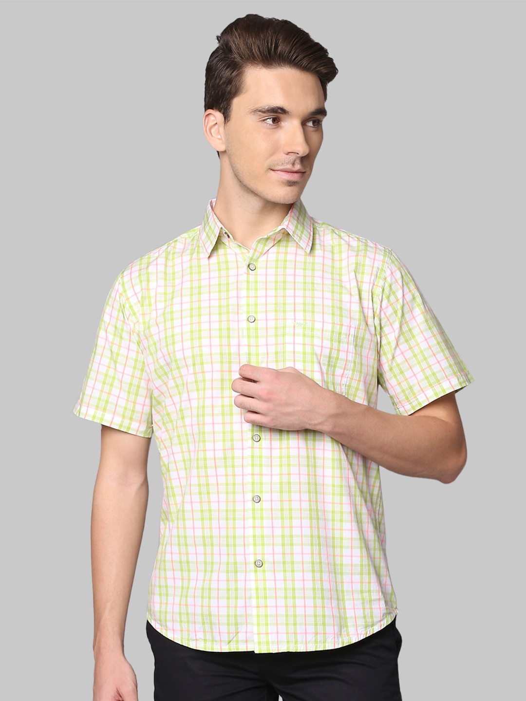 

Park Avenue Men Green & White Slim Fit Checked Casual Shirt