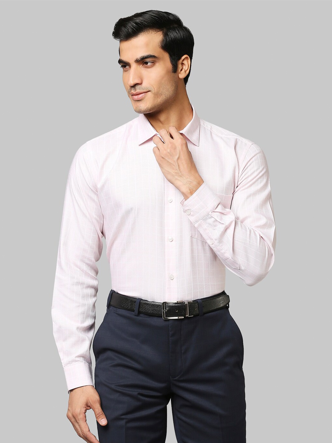 

Park Avenue Men Pink & White Slim Fit Checked Cotton Formal Shirt