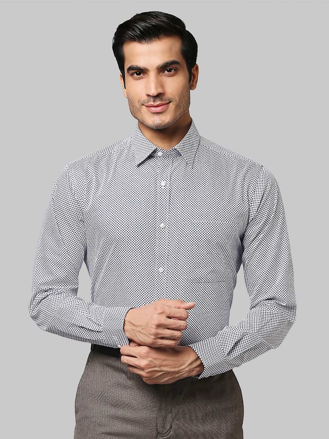 

Raymond Men White & Blue Slim Fit Micro Ditsy Cotton Formal Shirt