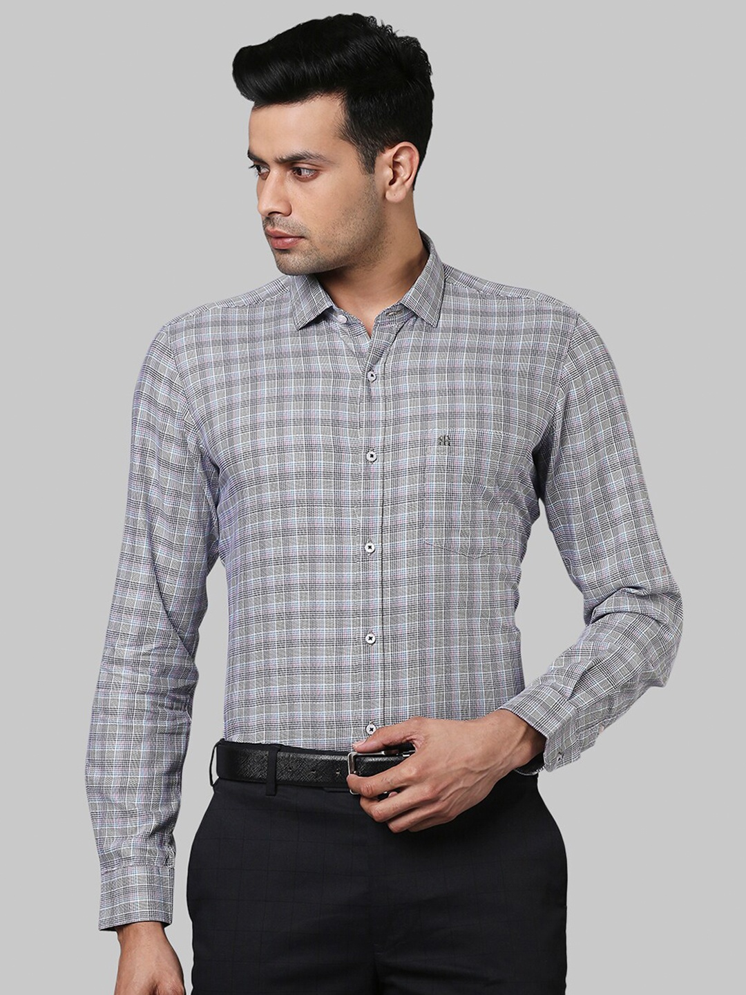 

Raymond Men Green Regular Fit Checked Cotton Formal Shirt