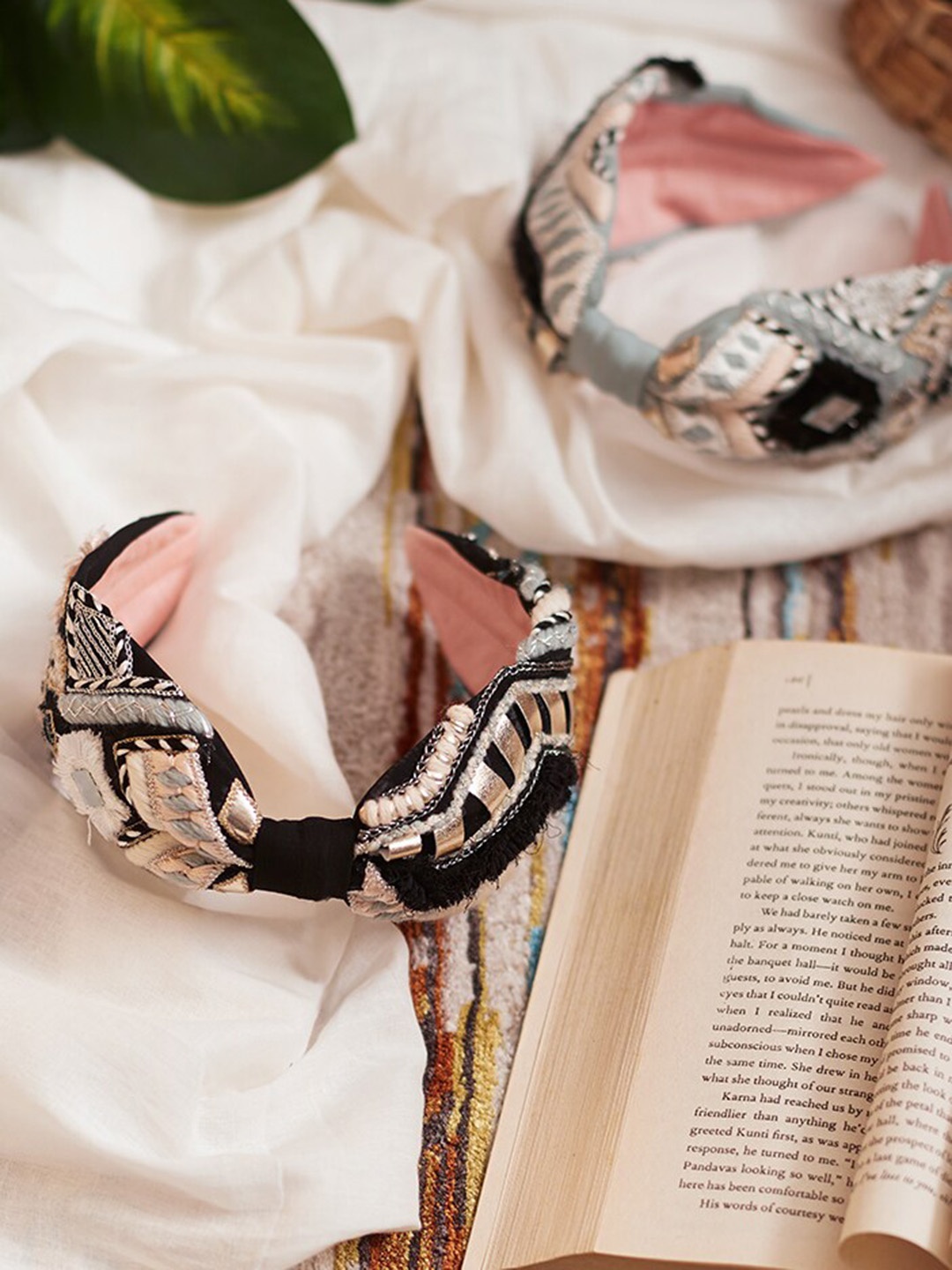 

Payal Singhal Women Black & White Printed Headband