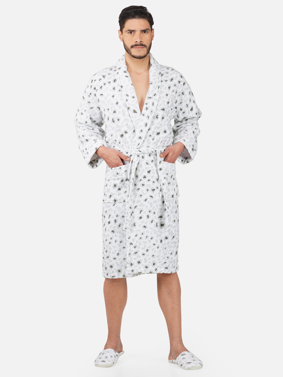 

RANGOLI Men Grey 420 GSM Pure Bath Robe with Slippers