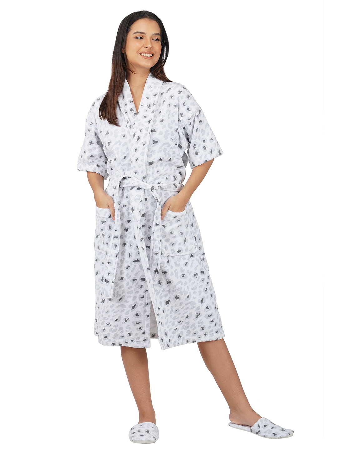 

RANGOLI Women Grey 420 GSM Pure Cotton Bath Robe with Slippers