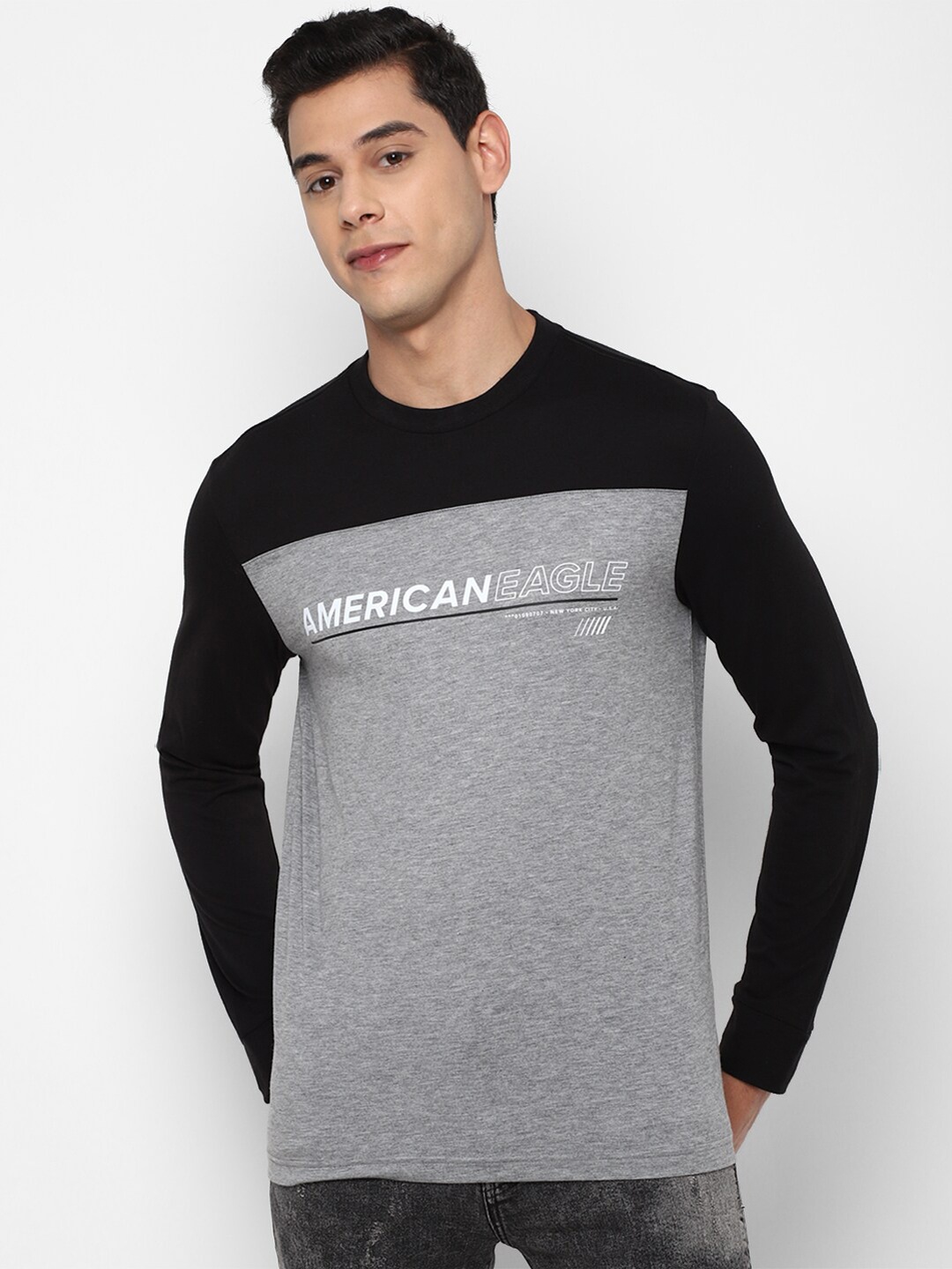 

AMERICAN EAGLE OUTFITTERS Men Grey & Black Typography Printed T-shirt