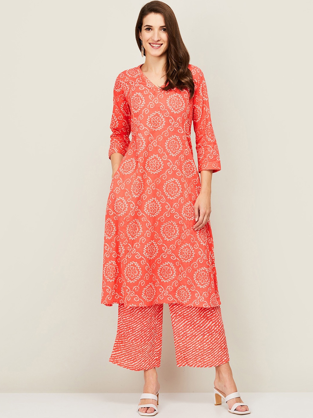 

Melange by Lifestyle Women Peach-Coloured Bandhani Printed Pleated Pure Cotton Kurta with Palazzos