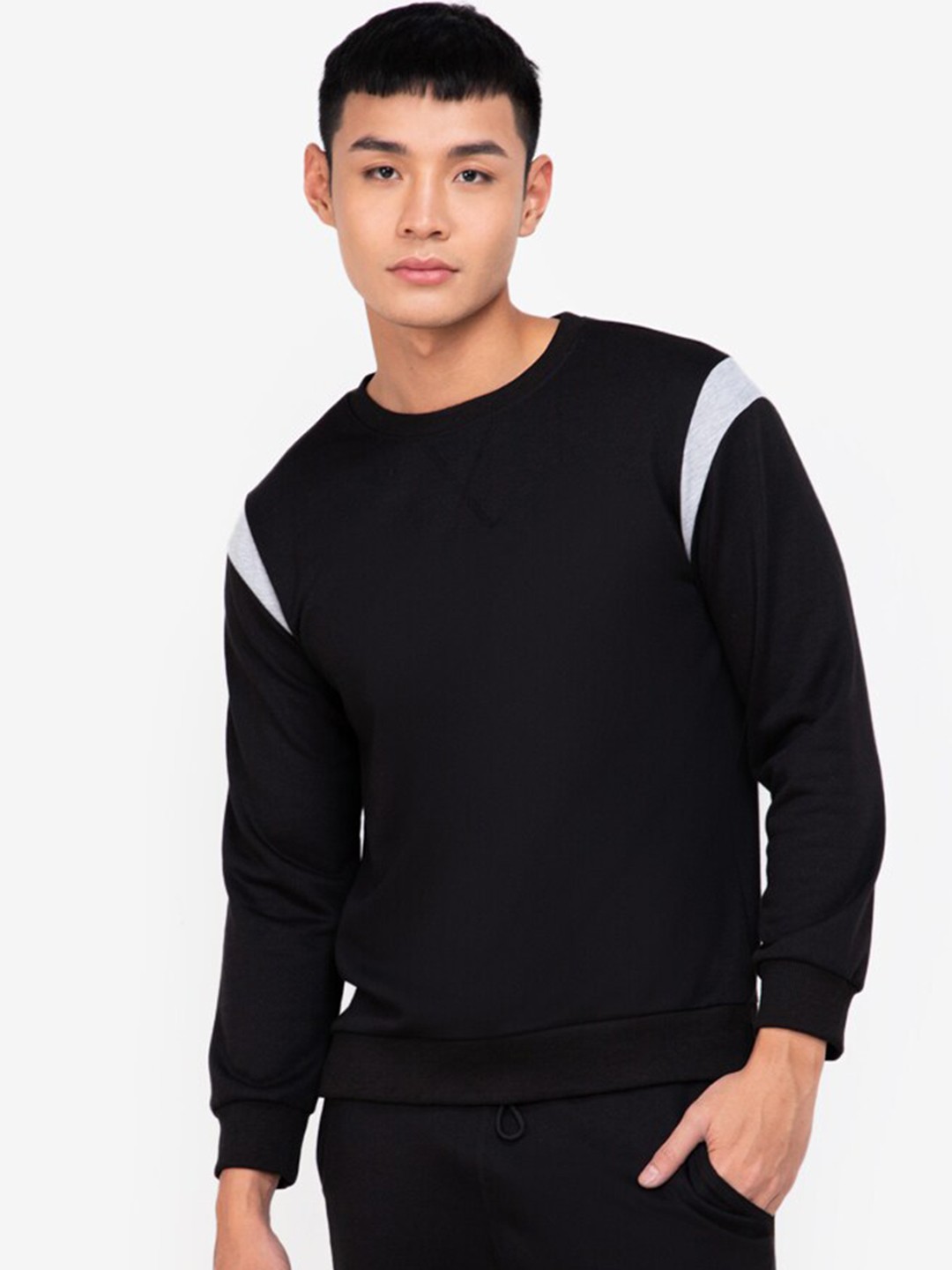 

ZALORA BASICS Men Black Pullover Sweatshirt