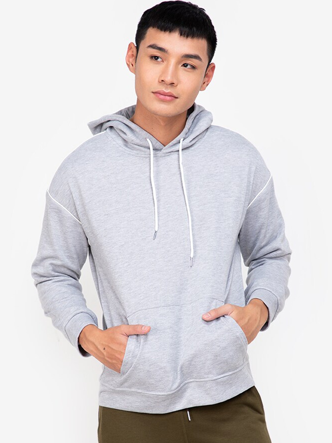 

ZALORA BASICS Men Grey Solid Hooded Sweatshirt