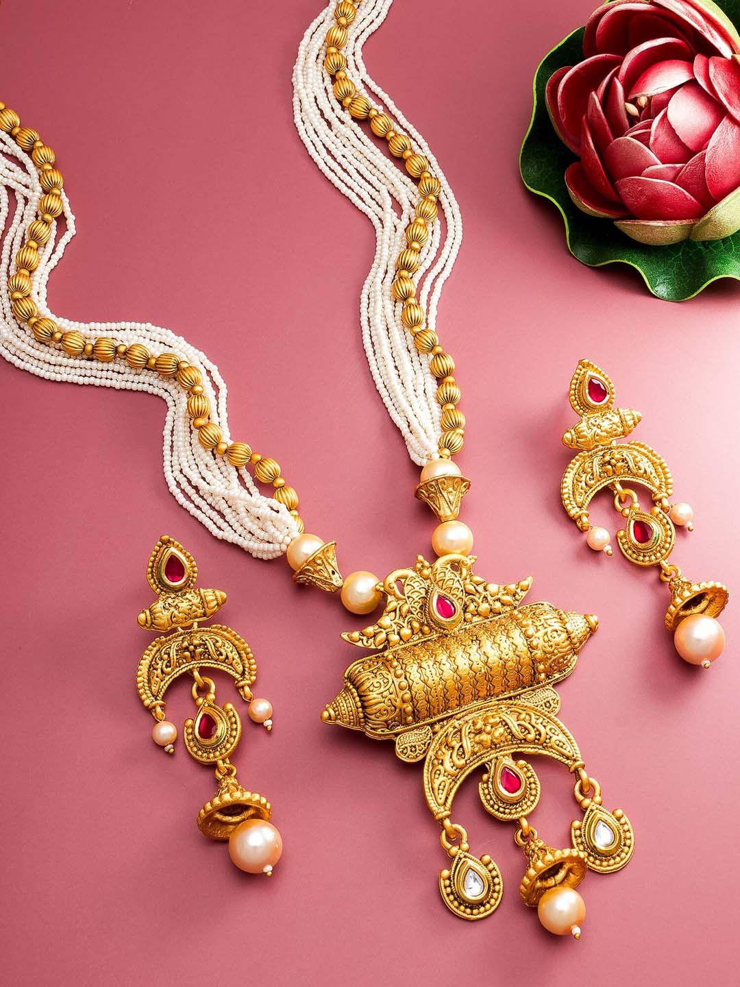 

aadita Gold-Plated & Pink Pearl Studded Jewellery Set