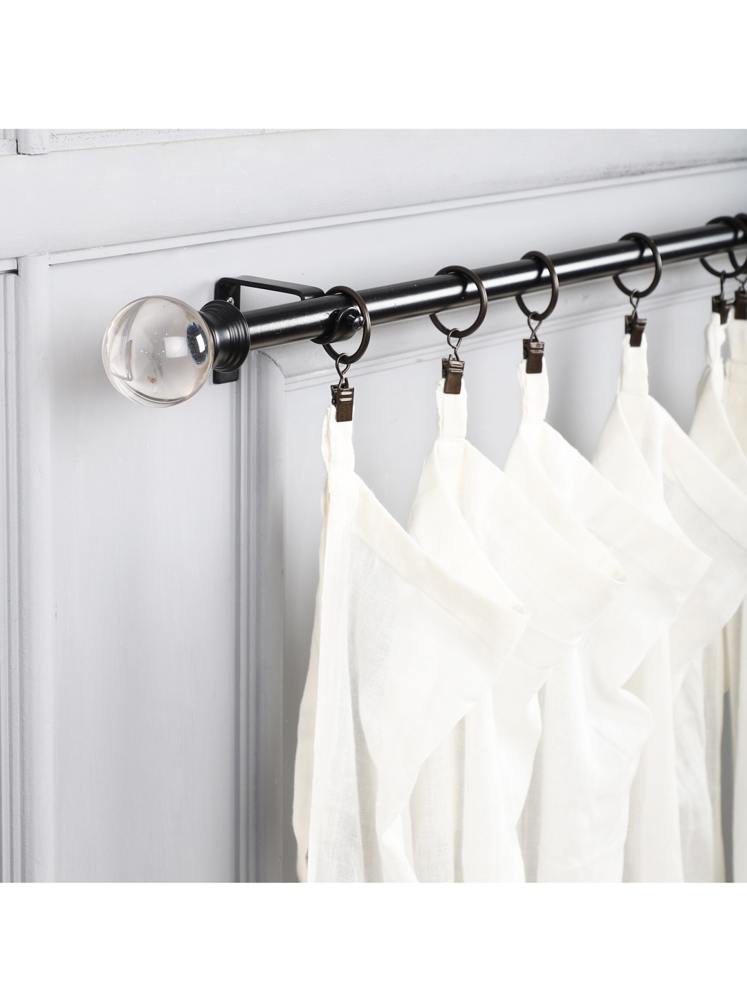 

The Decor Mart Black & White Solid Curtain Rods With Brackets