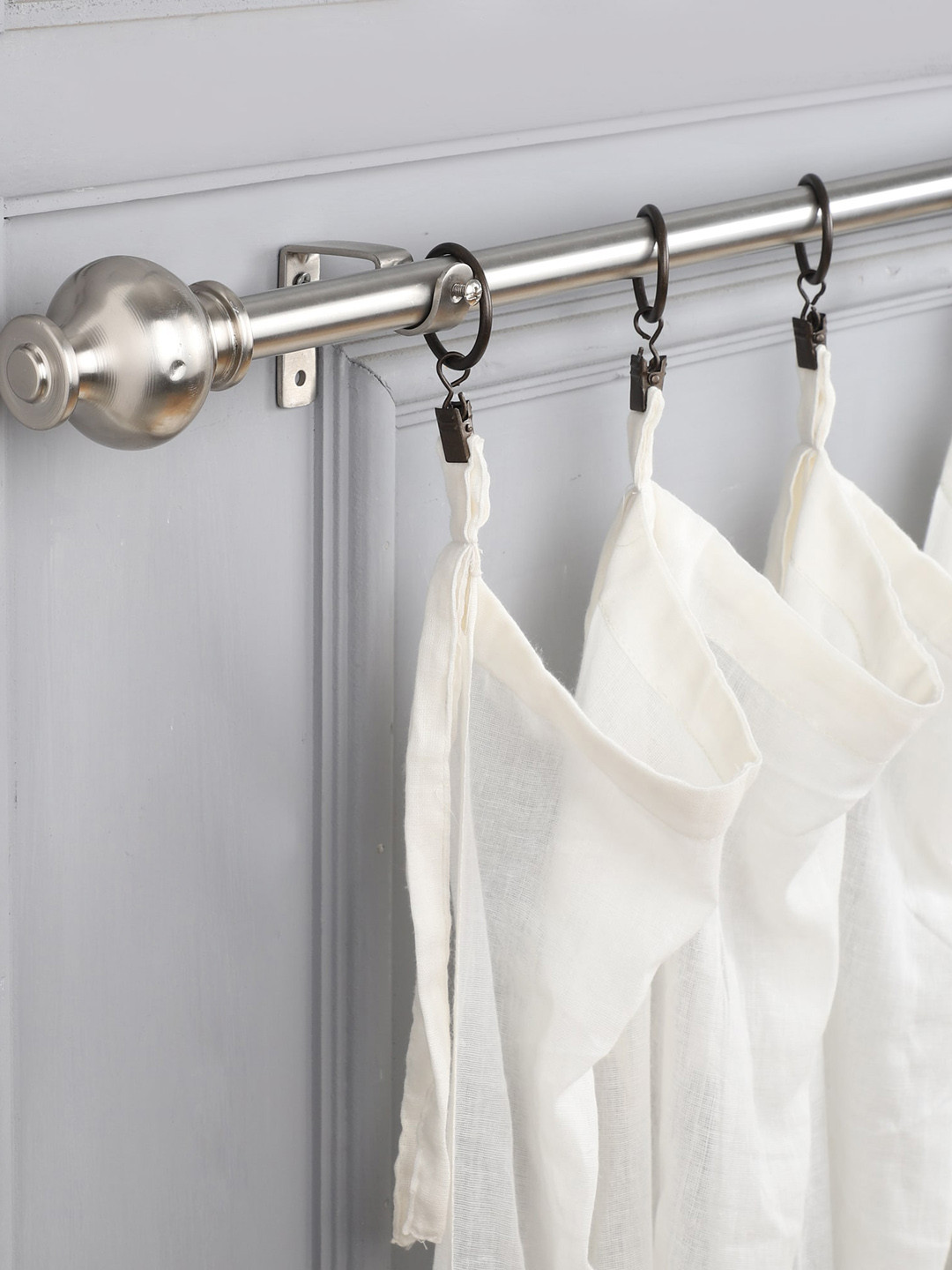 

The Decor Mart Silver-Toned Stainless Steel Curtain Rod With Brackets