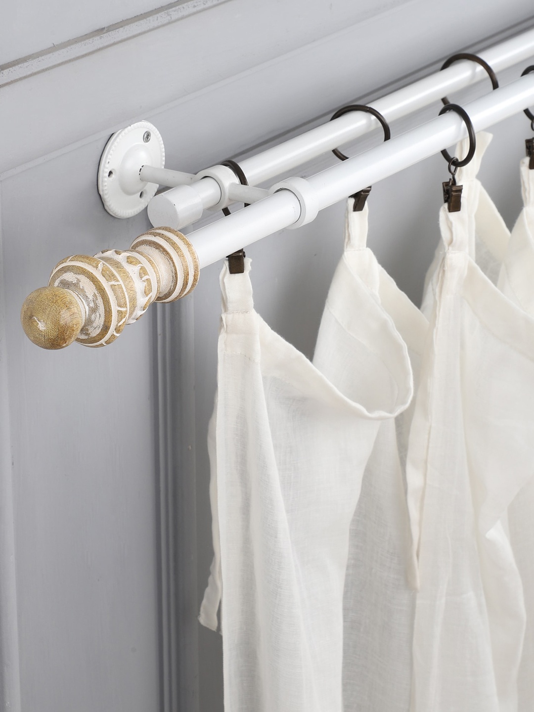 

The Decor Mart White Extendable Curtain Rods With Brackets
