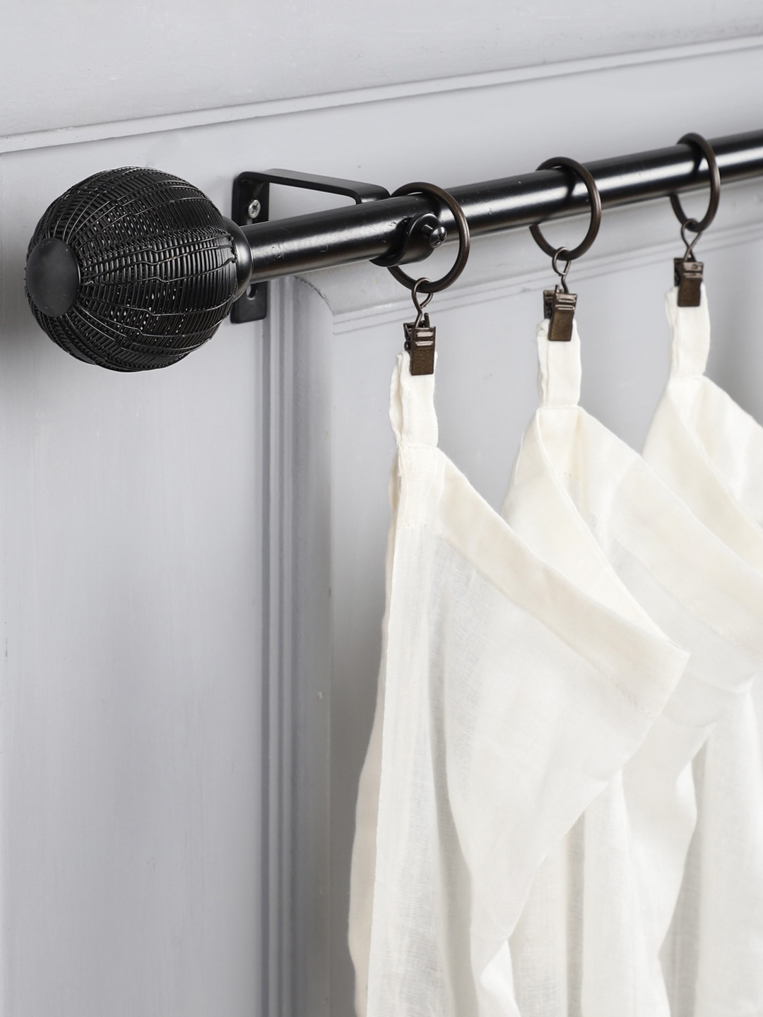 

The Decor Mart Black Extendable Curtain Rods With Brackets