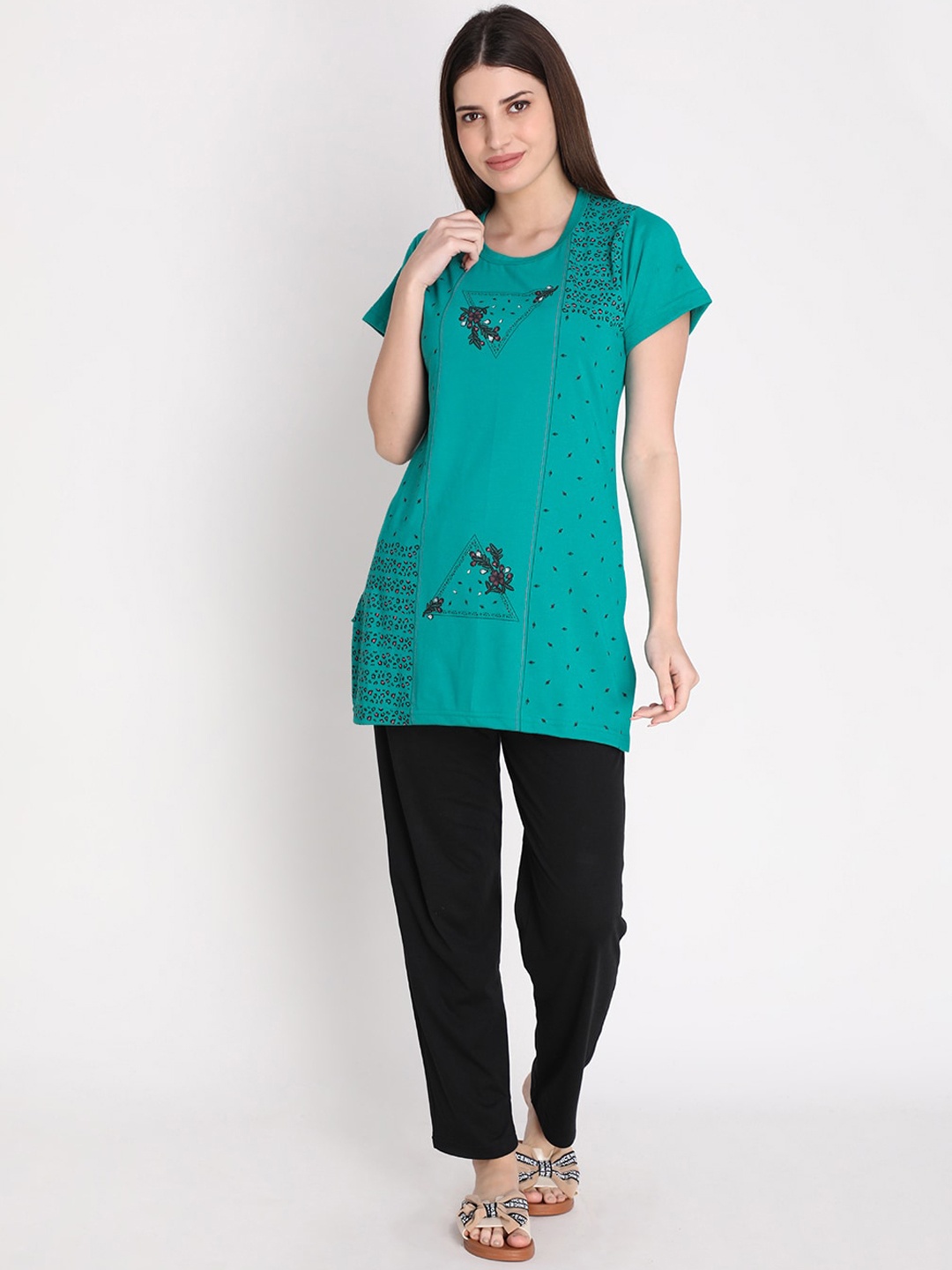 

Duchess Women Green & Black Printed Night suit