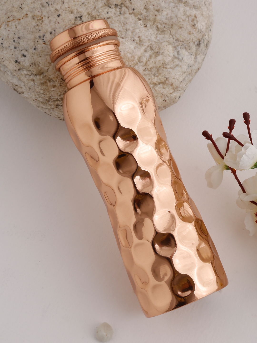

EK BY EKTA KAPOOR Diamond Finish Copper Bottle 750ML