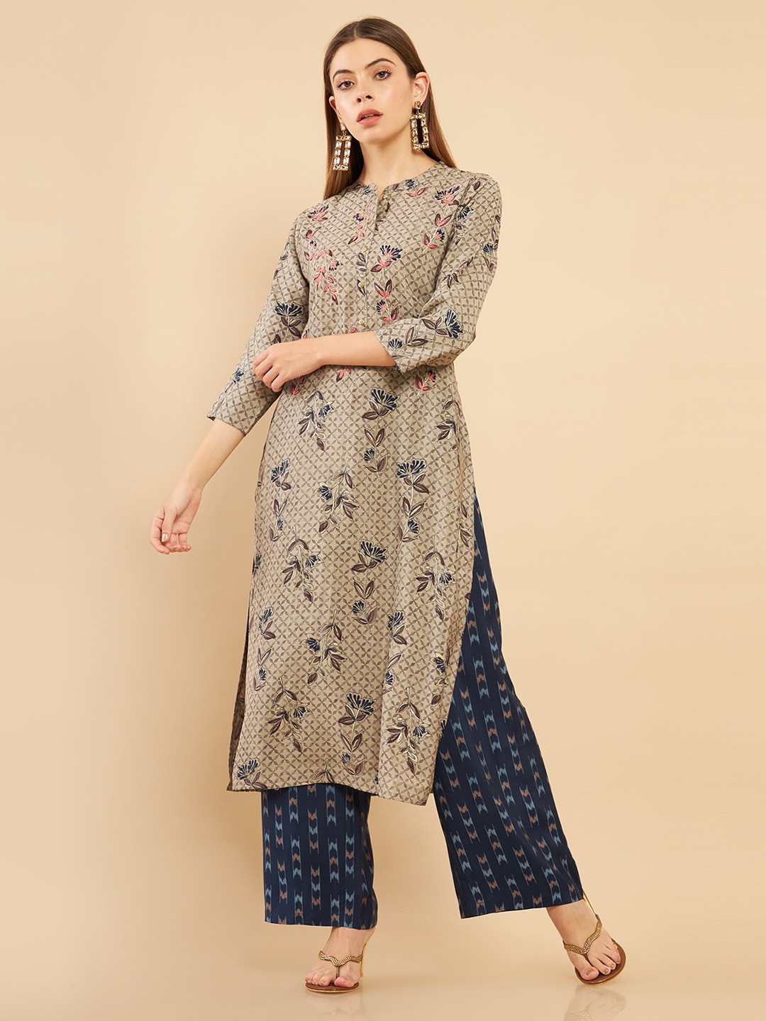 

Soch Women Grey Floral Printed Empire Chanderi Silk Kurta with Trousers