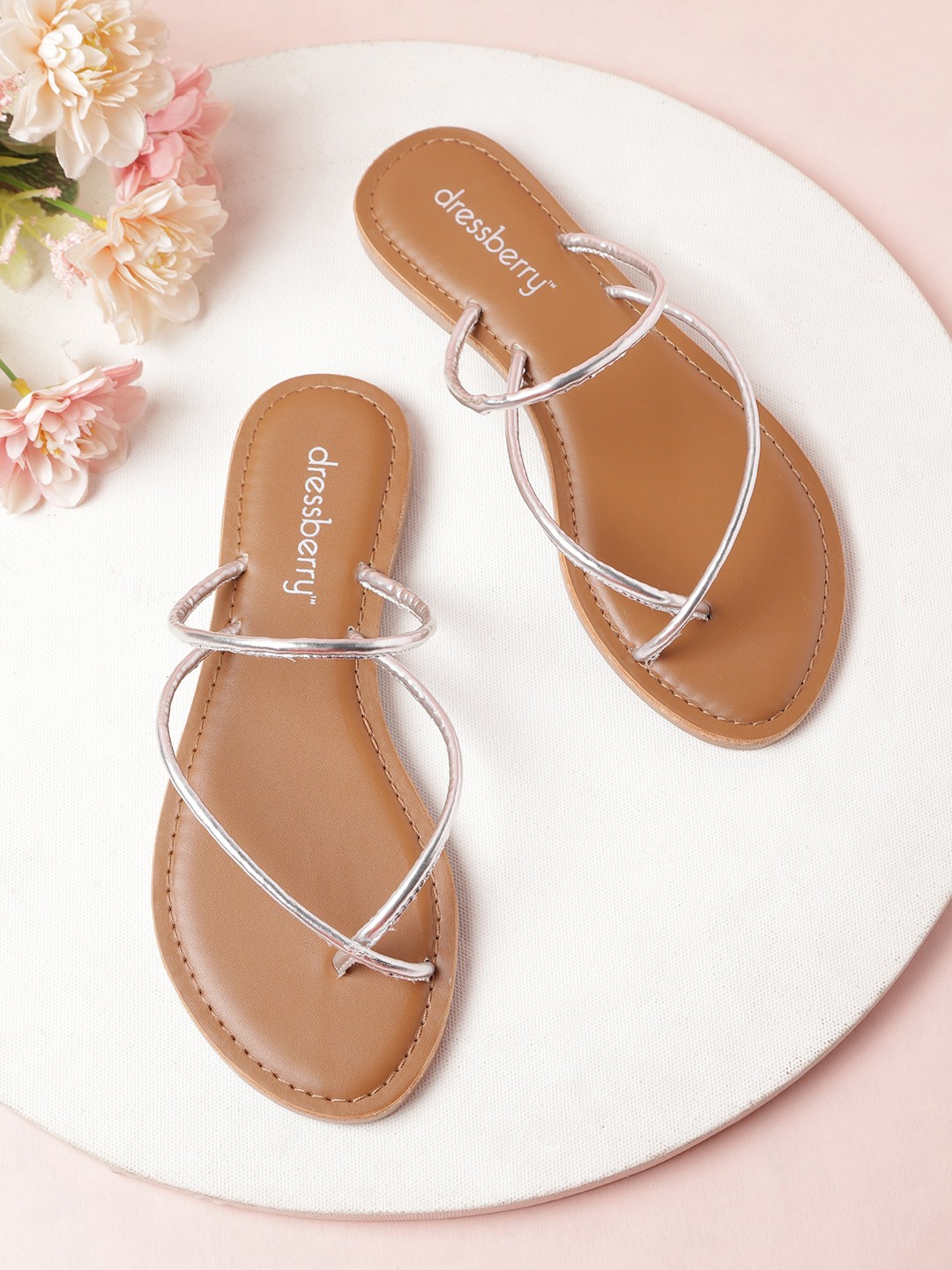

DressBerry Women Silver-Toned Solid One Toe Flats