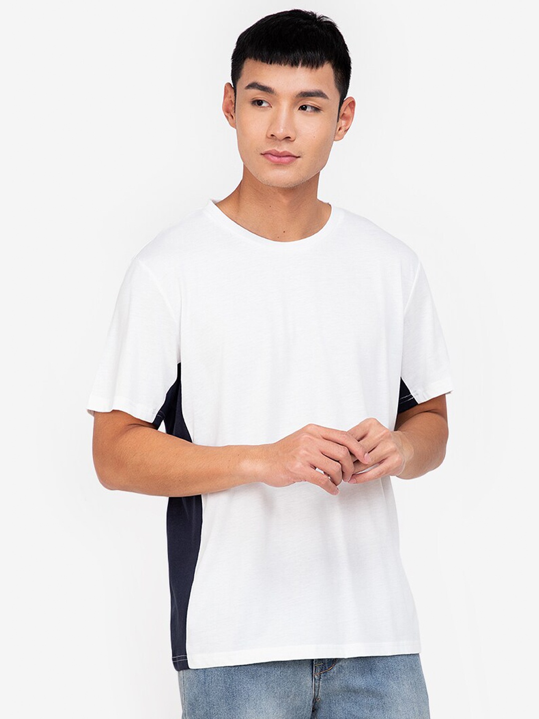 

ZALORA BASICS Men White & Black Colourblocked T Shirt