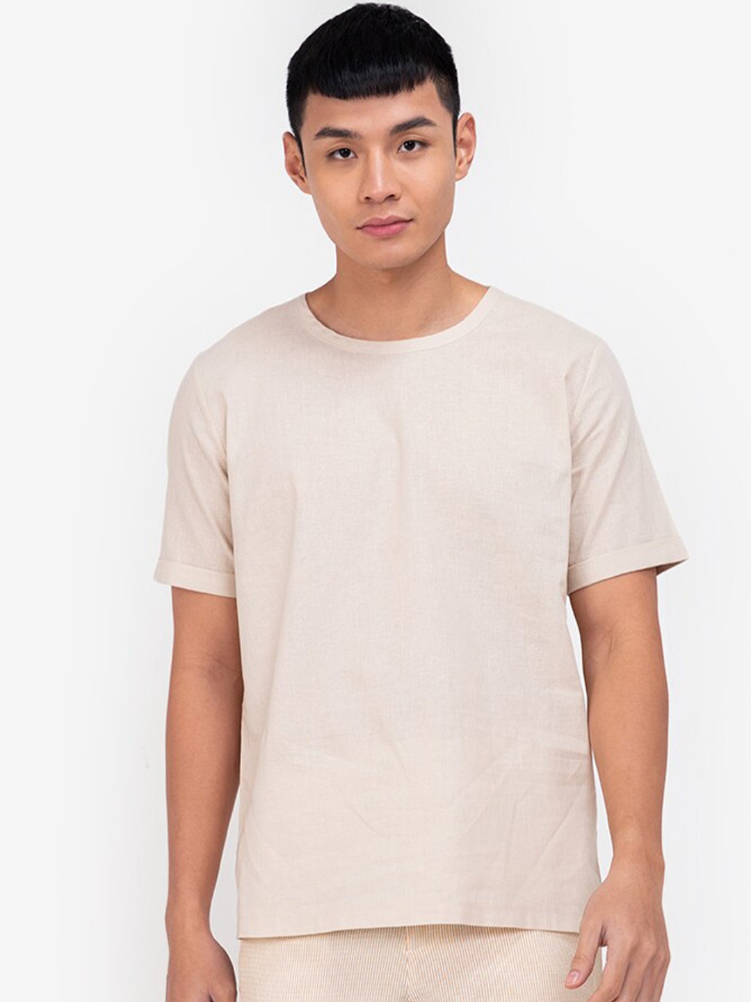 

ZALORA BASICS Men Beige Solid Linen T-shirt