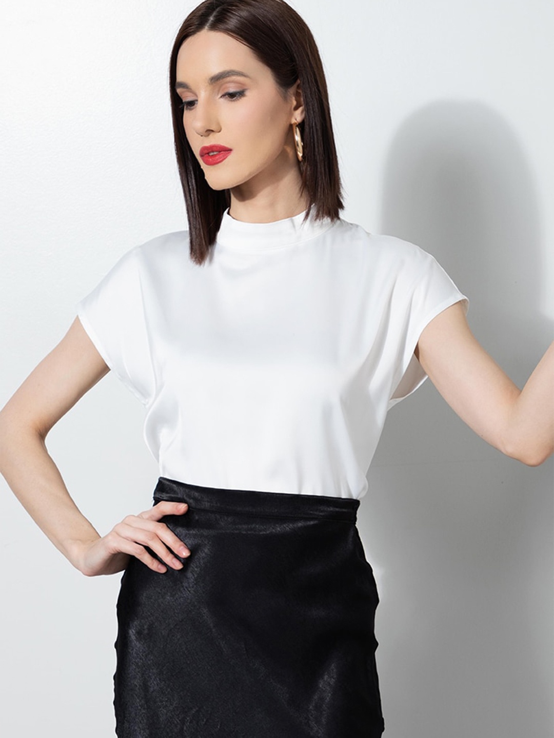 

ZALORA OCCASION White Extended Sleeves Crop Top