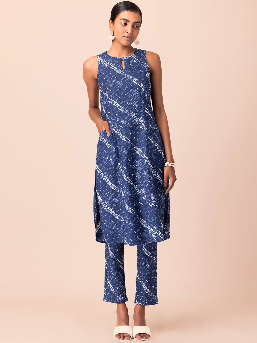 

Earthen BY INDYA Women Blue Tie & Dye Pure Cotton Kurta With Trousers