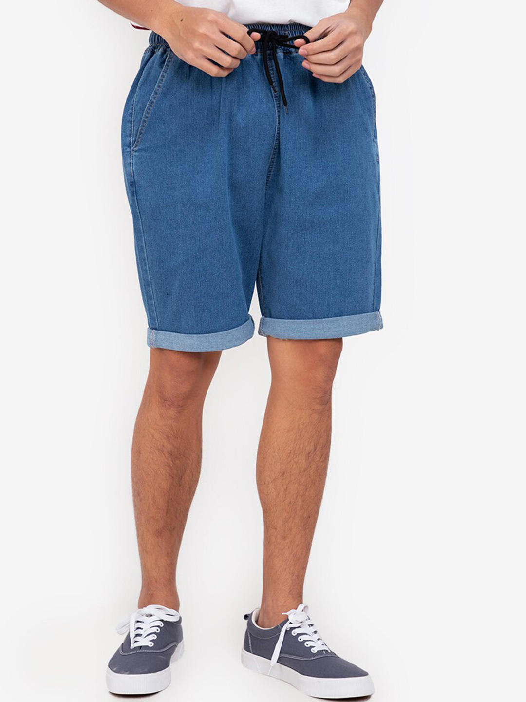 

ZALORA BASICS Men Blue Solid Regular-Fit Denim Shorts