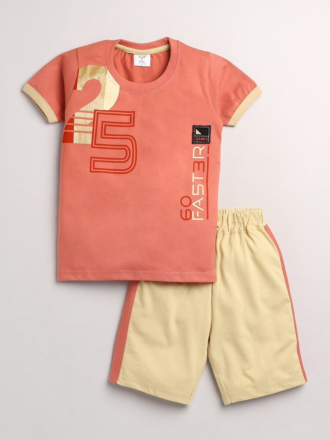 

Todd N Teen Boys Pink & Gold-Toned Printed Pure Cotton T-shirt with Capris