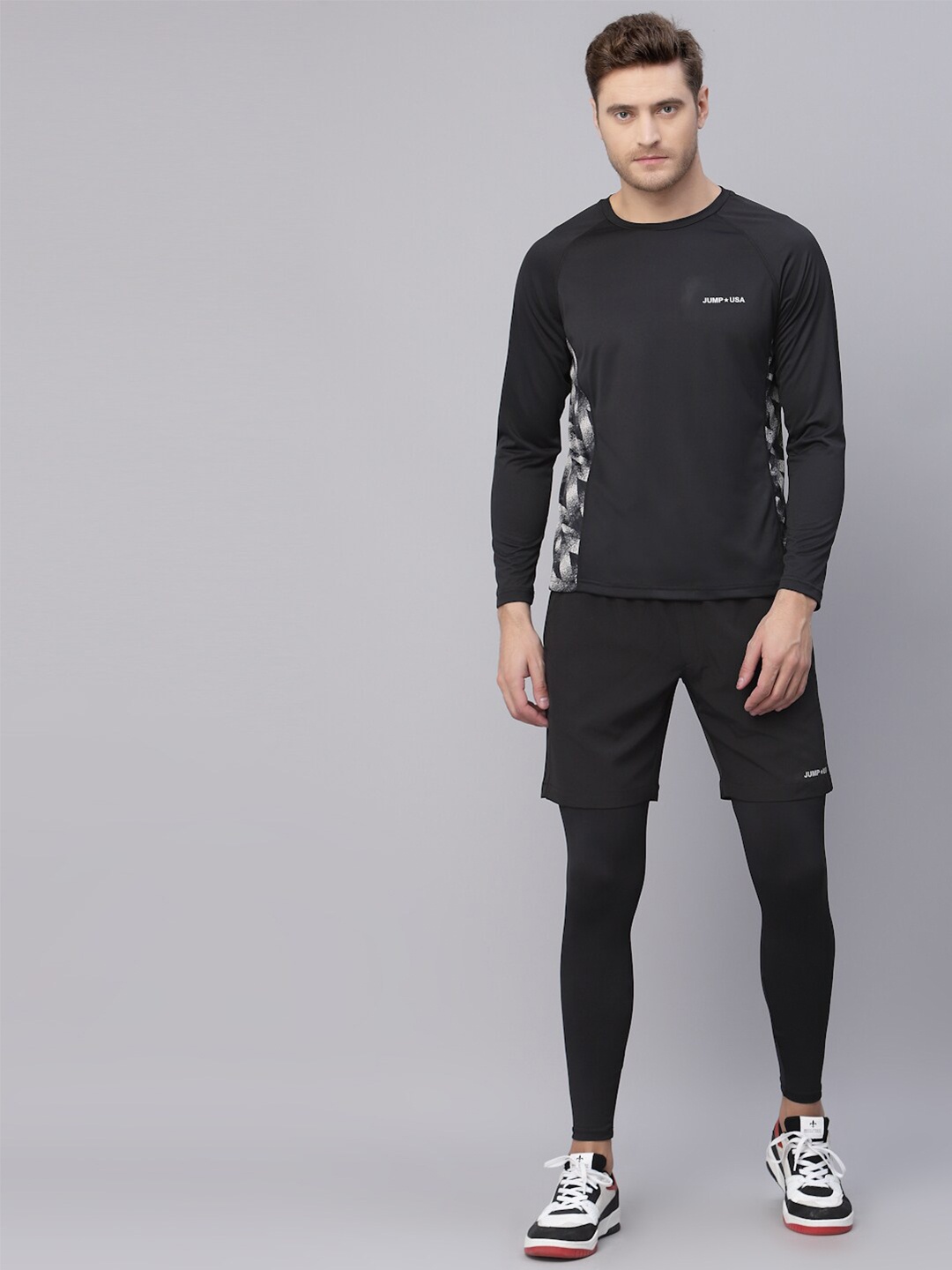 

JUMP USA Men Black T-shirt