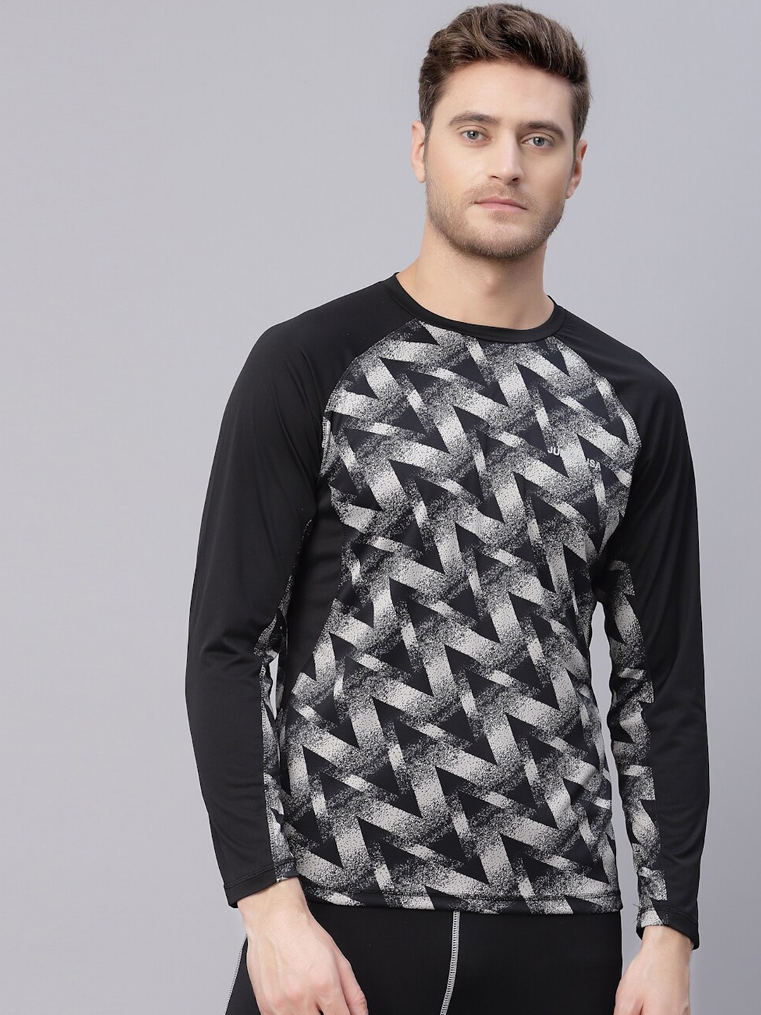 

JUMP USA Men Black & White Printed T-shirt