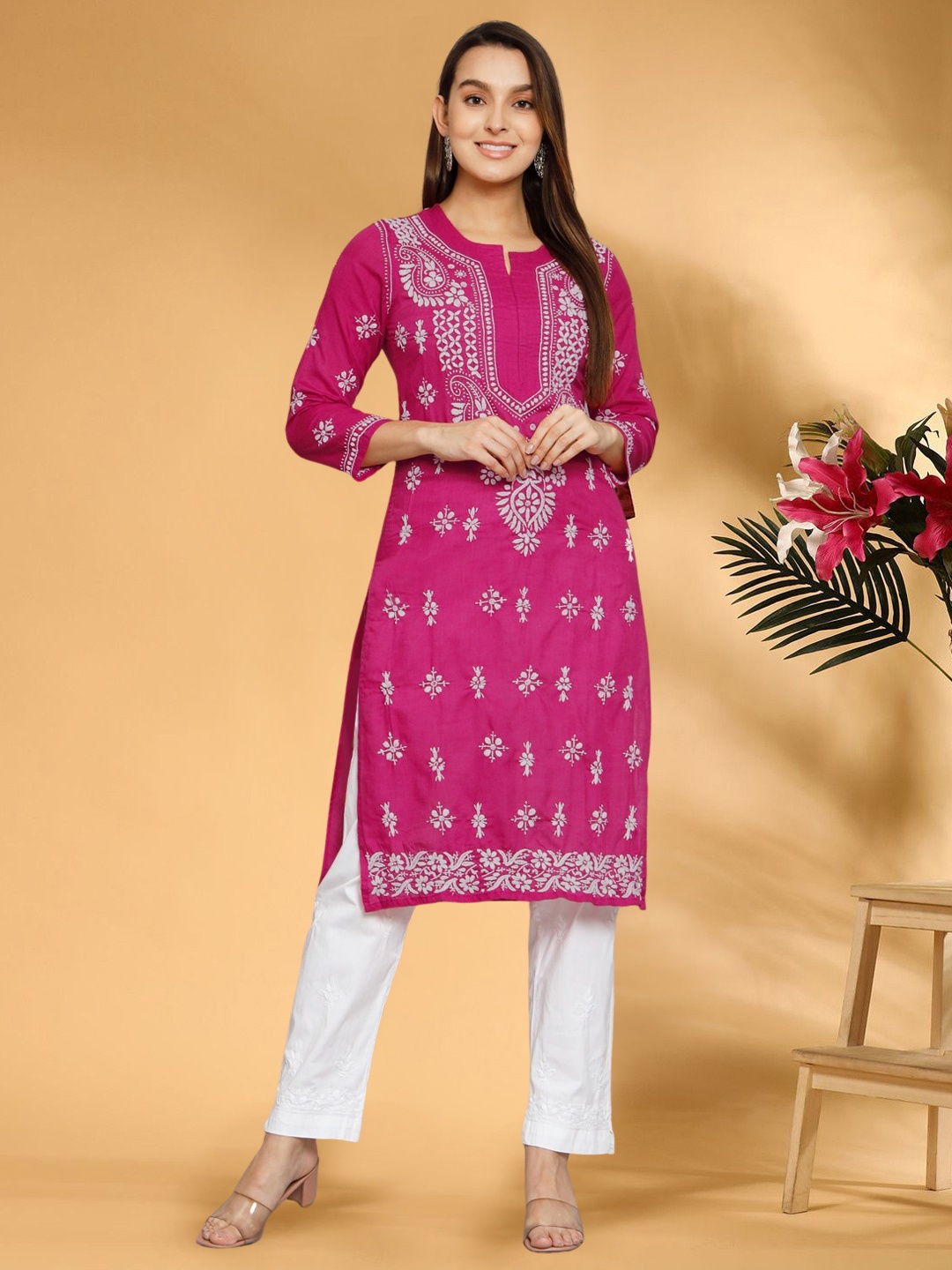 

PARAMOUNT CHIKAN Embroidered Chikankari Ethnic Motifs Kurta, Magenta