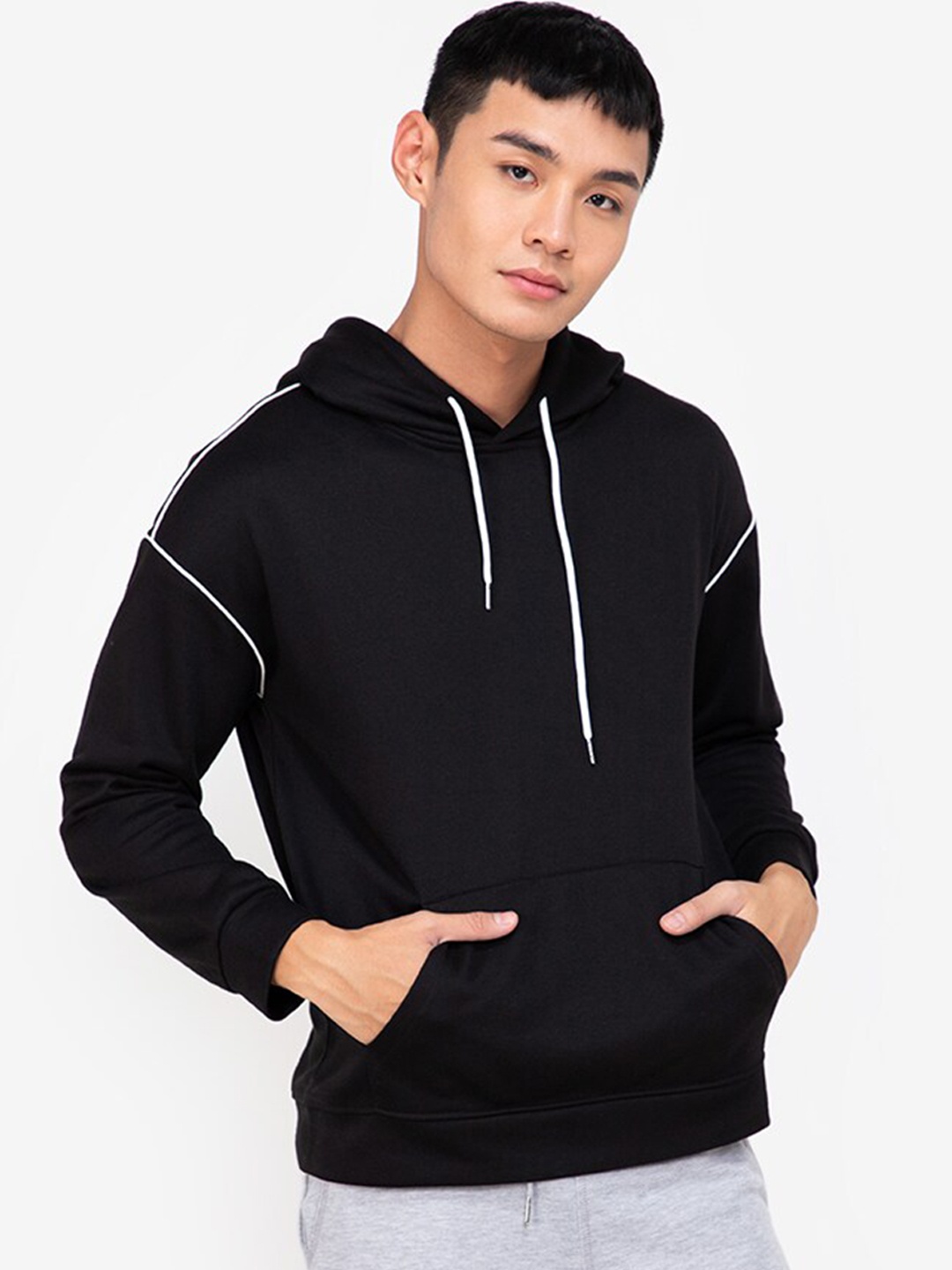 

ZALORA BASICS Men Black Hooded Pullover Sweatshirt