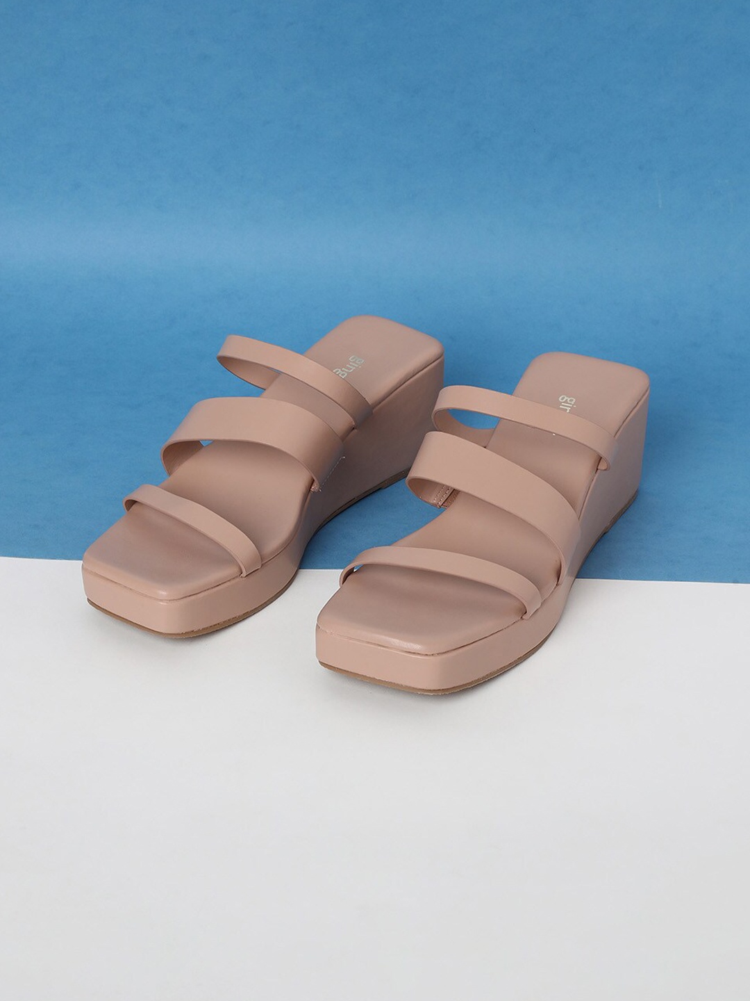 

Ginger by Lifestyle Rose Solid Wedges