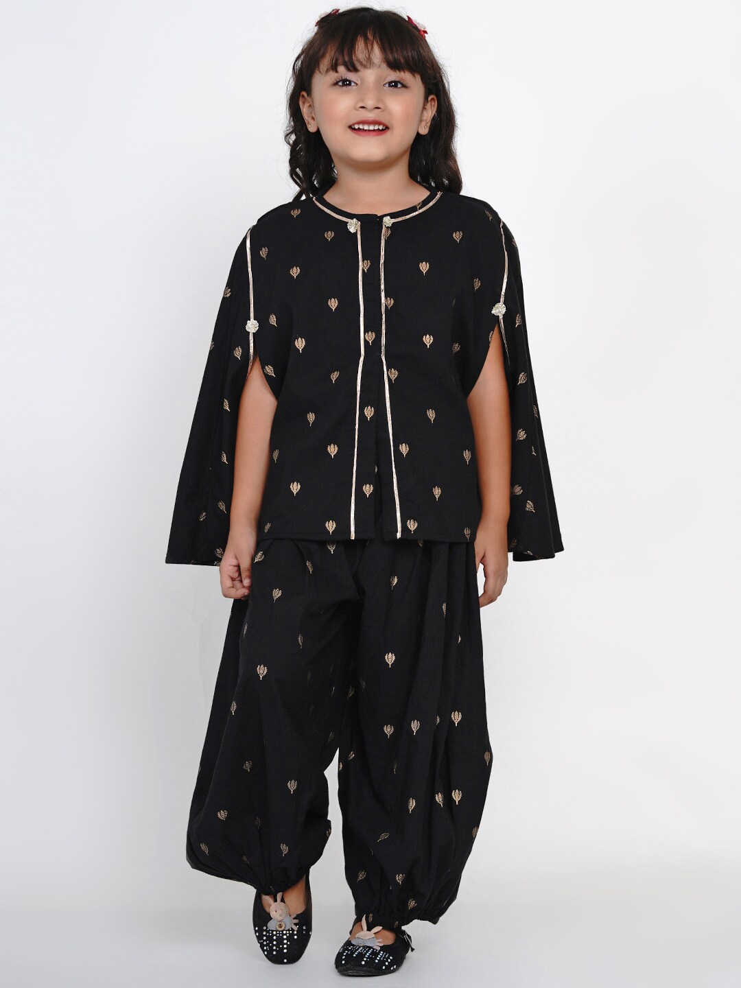 

Bitiya by Bhama Girls Black Gotta Patti Kurta with Salwar