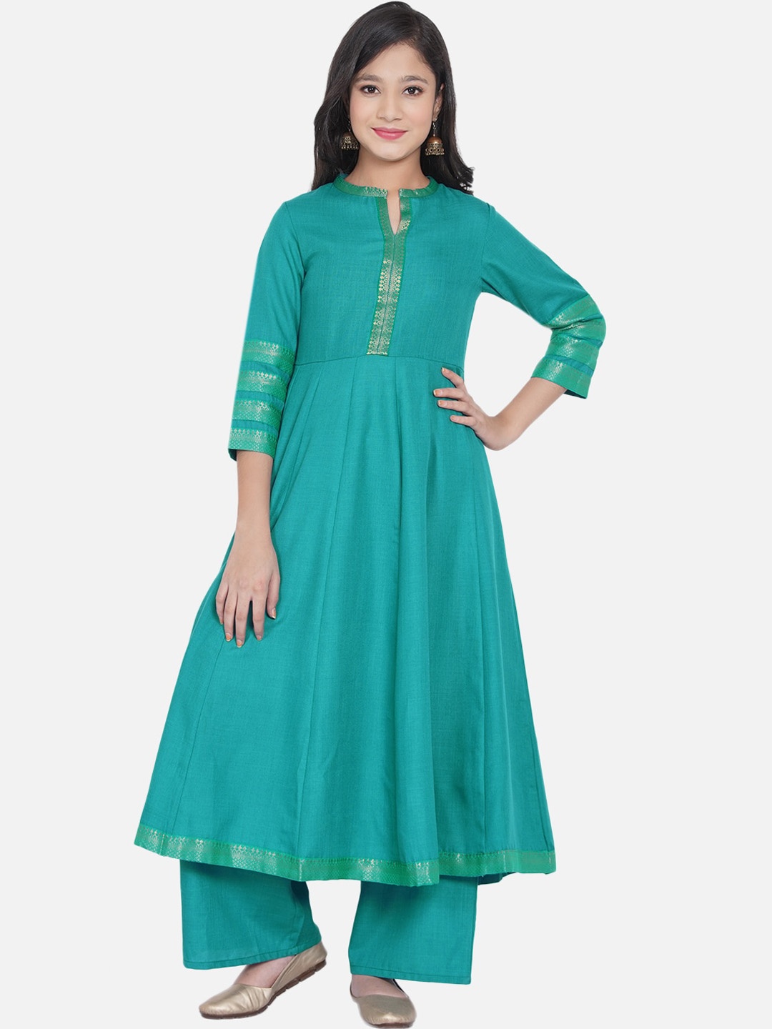 

Bitiya by Bhama Girls Green Solid Pleated Kurta With Palazzos