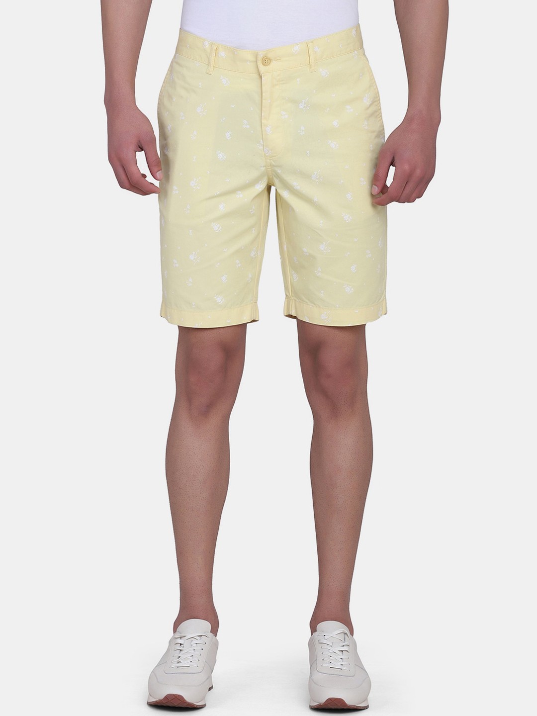 

Blackberrys Men Yellow & White Printed Bs-10 Slim Fit Low-Rise Shorts