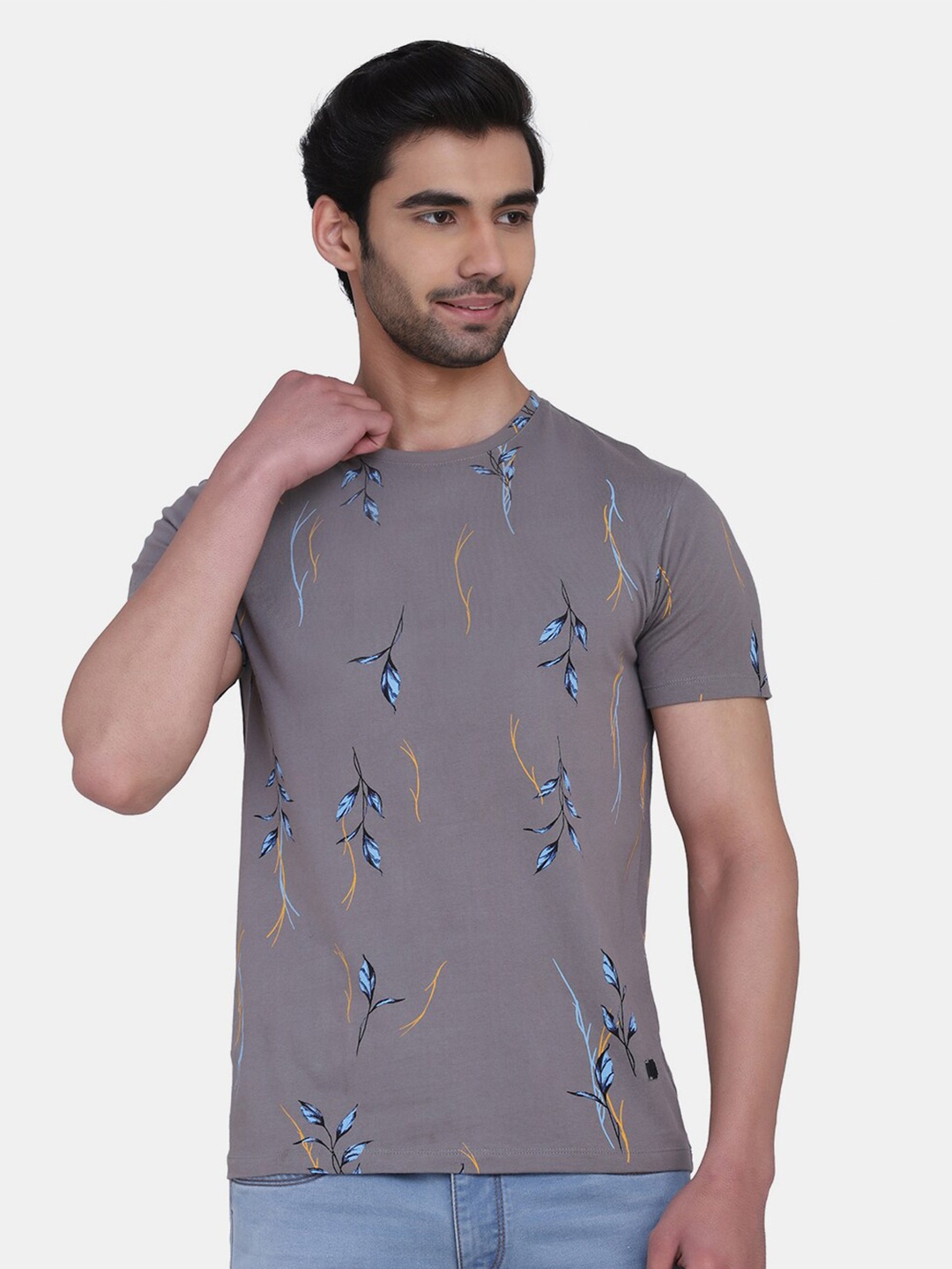 

Blackberrys Men Grey & Blue Floral Printed Slim Fit T-shirt