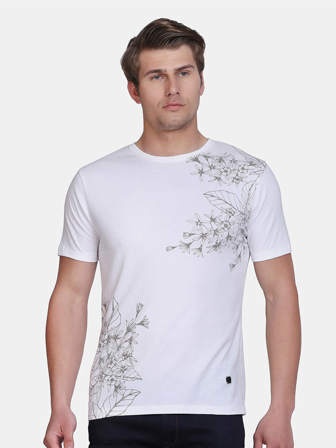 

Blackberrys Men White Floral Printed Slim Fit T-shirt