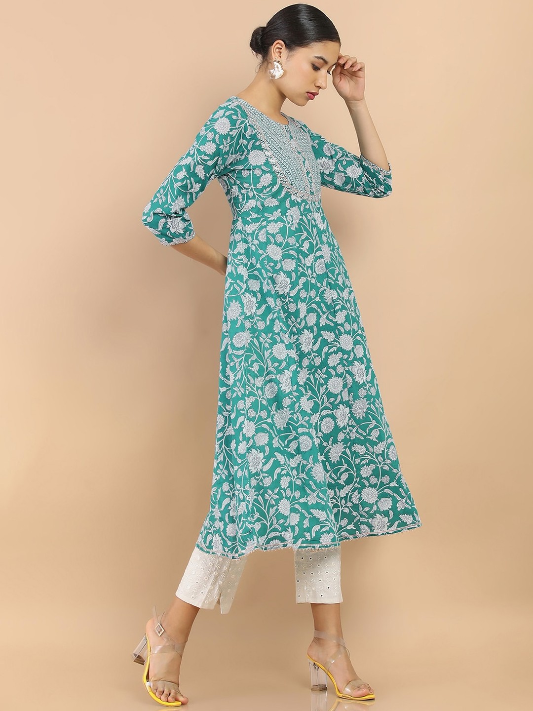 

Soch Women Teal & White Floral Printed Floral Kurta