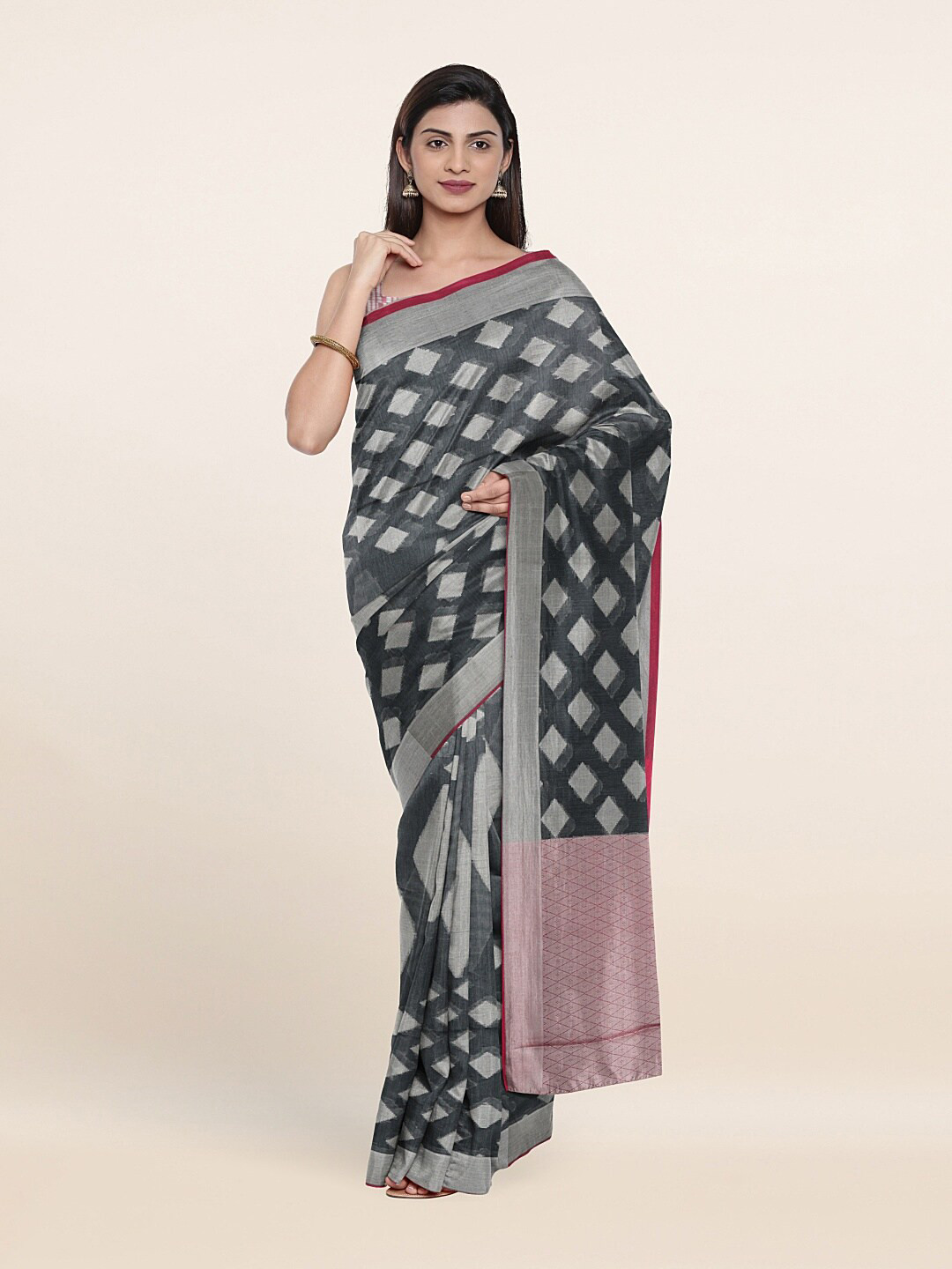 

Pothys Grey & Silver-Coloured Woven Design Zari Saree