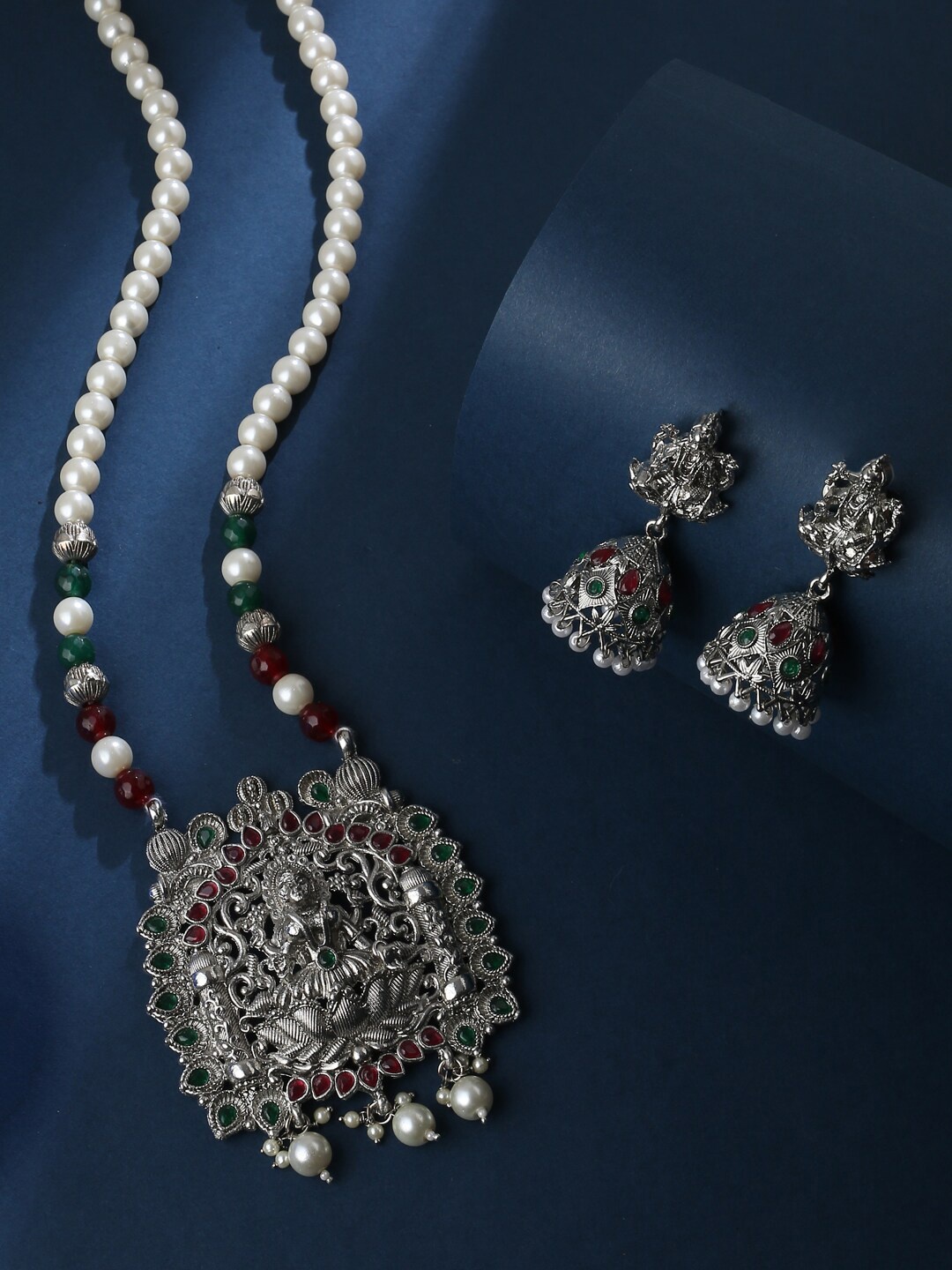 

THE AAB STUDIO Silver-Plated Red & Green Stone-Studded & Beaded Jewellery Set