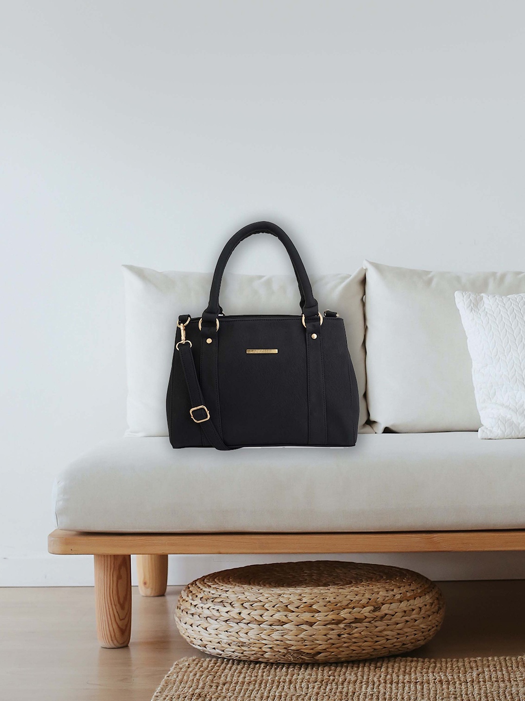 

Lapis O Lupo Black Structured Shoulder Bag